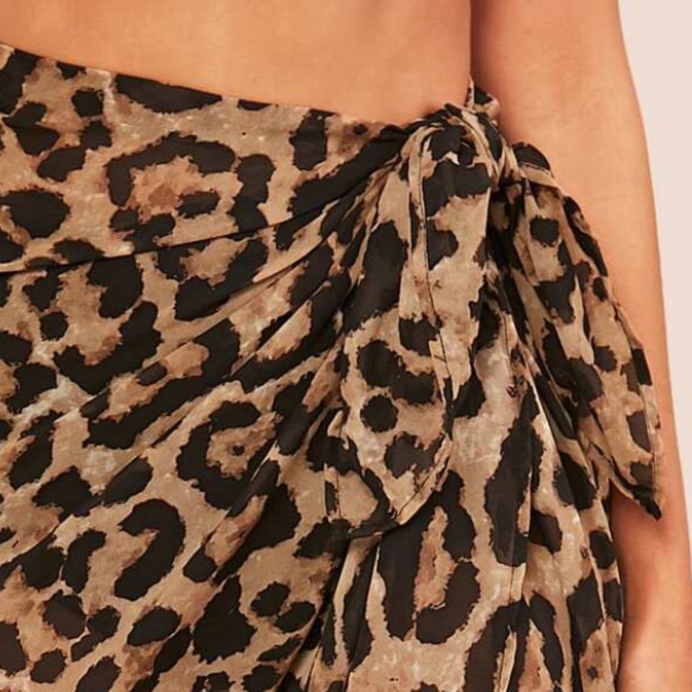 🌟LAST ONE🌟 Leopard Wrap - Picture 4 of 7